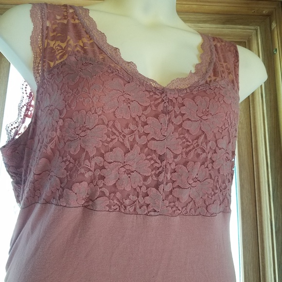 Plus size tank top - Picture 3 of 4